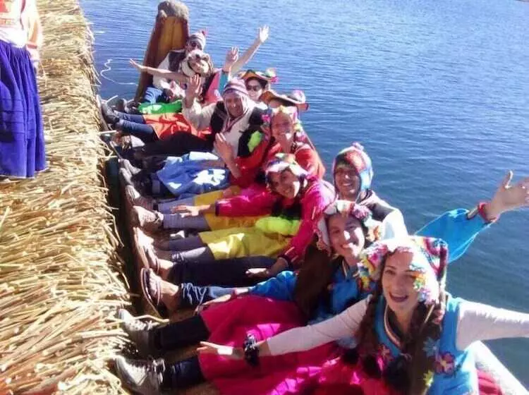 هتل Uros Amaru Marka Lodge
