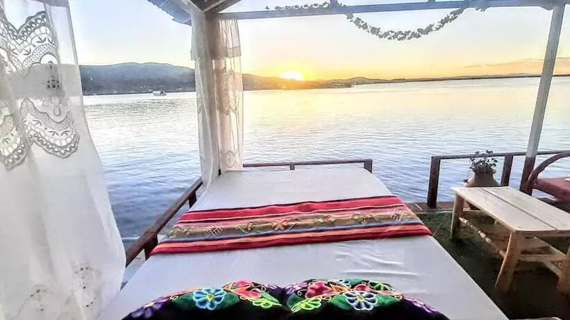 هتل Uros Amaru Marka Lodge