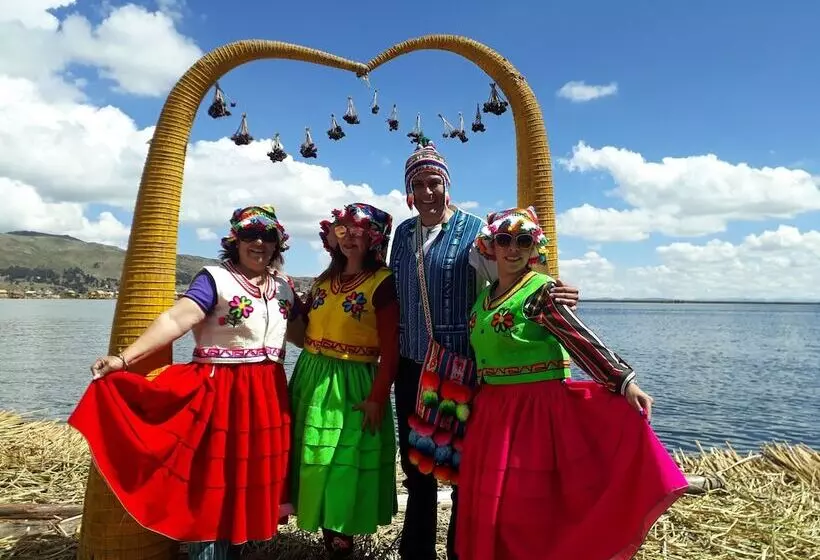 هتل Uros Amaru Marka Lodge
