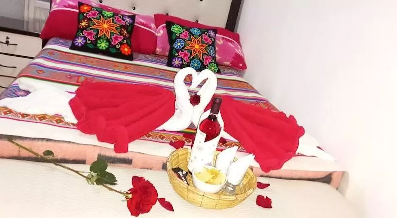 هتل Uros Amaru Marka Lodge