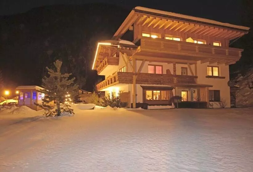 Hotelli Zirbennest Martha