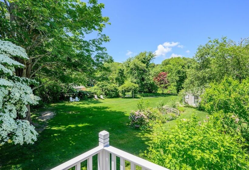 Isaiah Hall Bed & Breakfast Inn