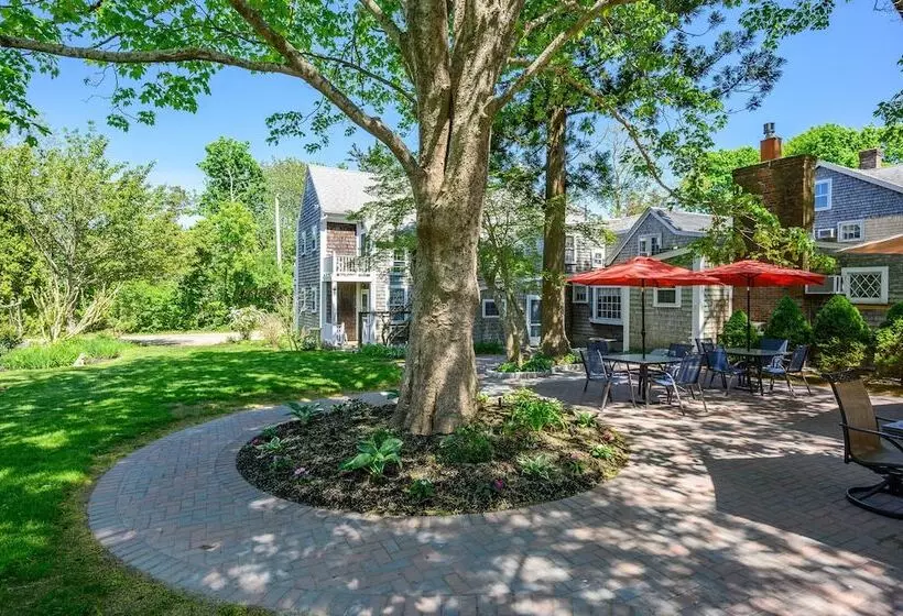 Isaiah Hall Bed & Breakfast Inn