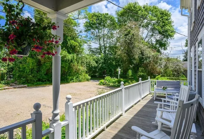 Isaiah Hall Bed & Breakfast Inn