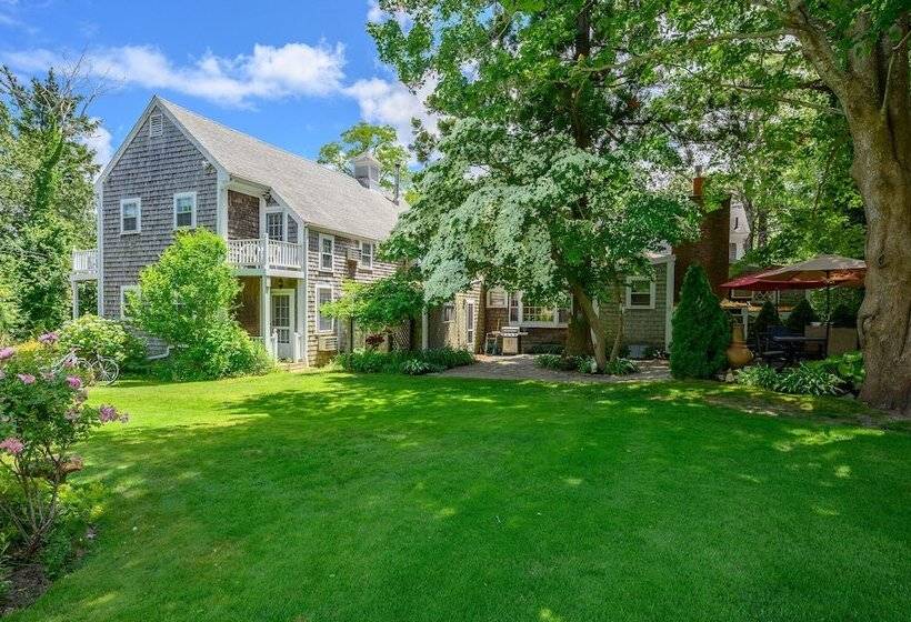 Isaiah Hall Bed & Breakfast Inn