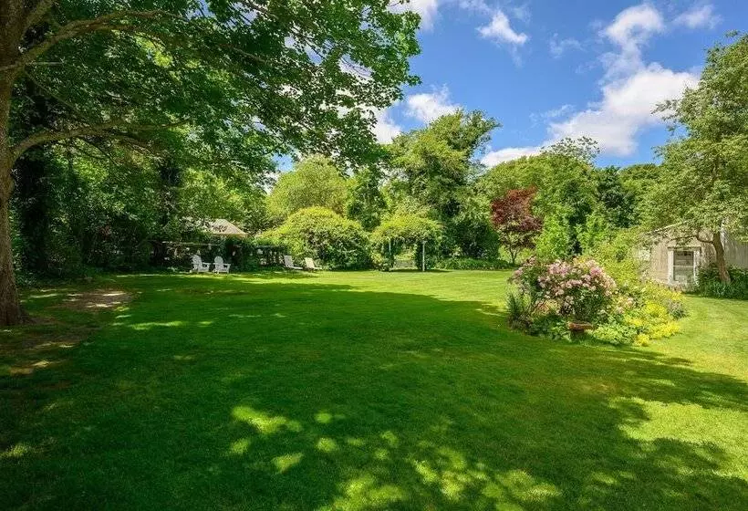 Isaiah Hall Bed & Breakfast Inn