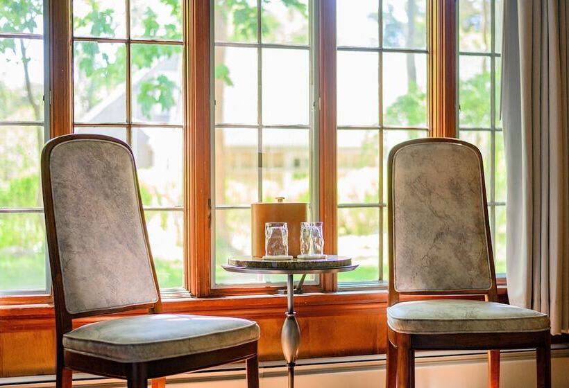 Isaiah Hall Bed & Breakfast Inn