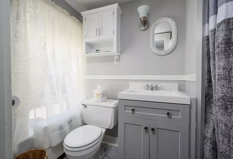 Isaiah Hall Bed & Breakfast Inn