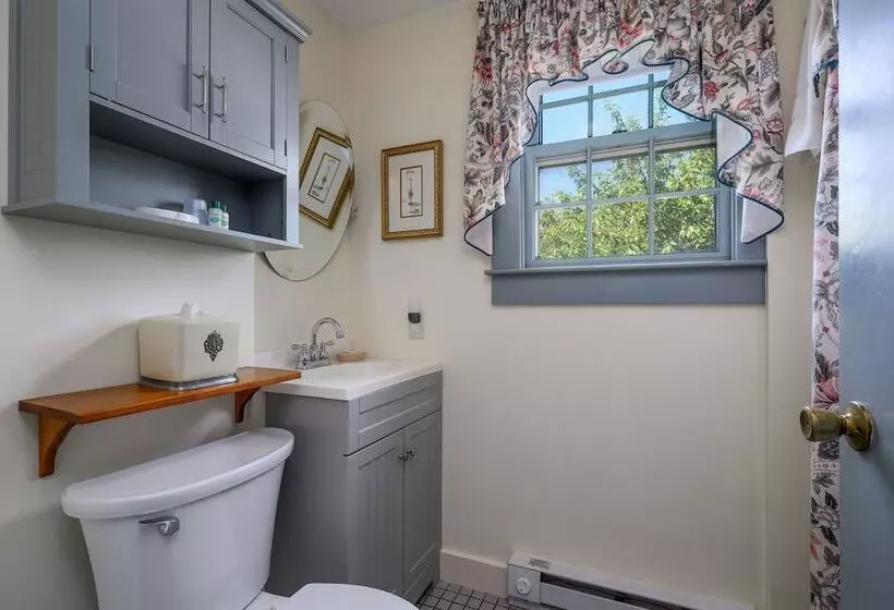 Isaiah Hall Bed & Breakfast Inn