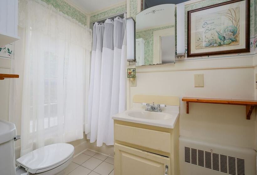 Isaiah Hall Bed & Breakfast Inn