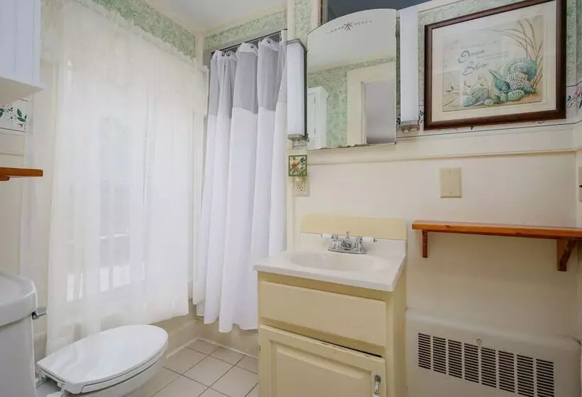 Isaiah Hall Bed & Breakfast Inn