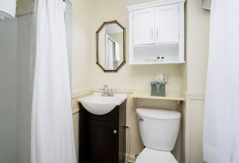 Isaiah Hall Bed & Breakfast Inn