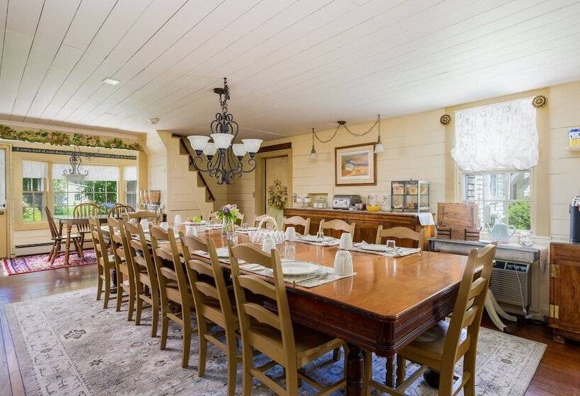 Isaiah Hall Bed & Breakfast Inn