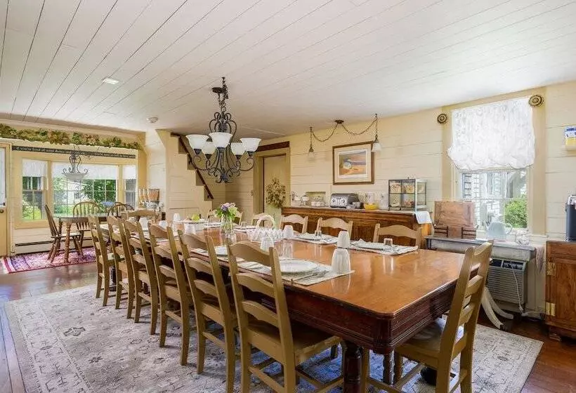 Isaiah Hall Bed & Breakfast Inn