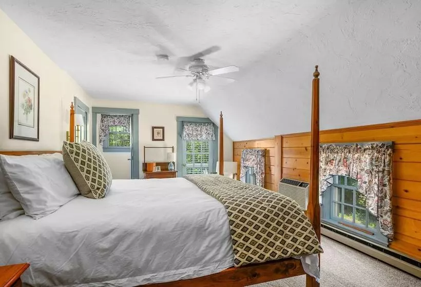 Isaiah Hall Bed & Breakfast Inn