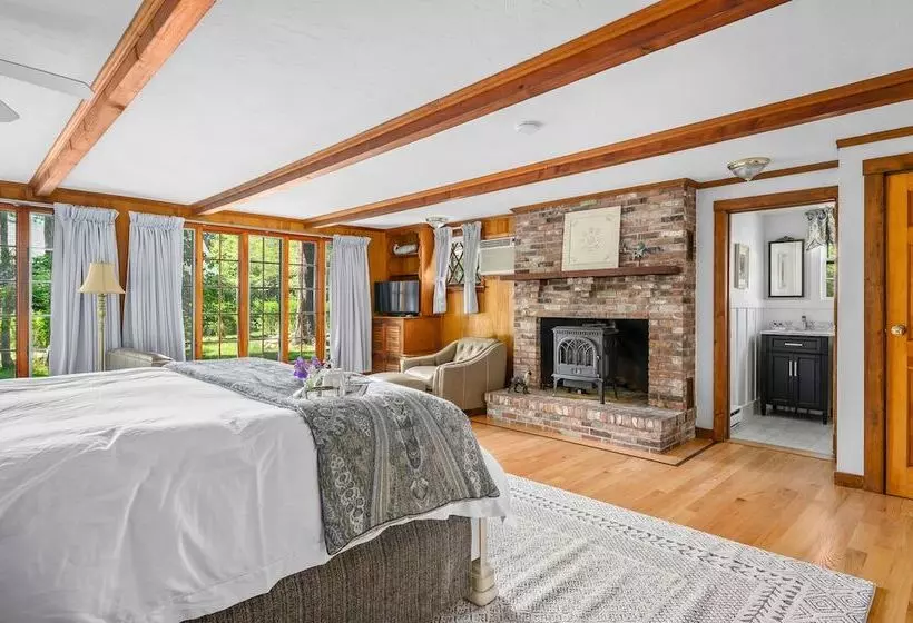 Isaiah Hall Bed & Breakfast Inn