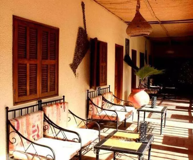 پانسیون Auberge Khady
