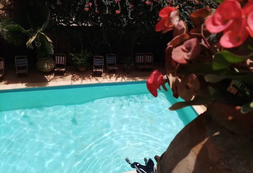 پانسیون Auberge Khady