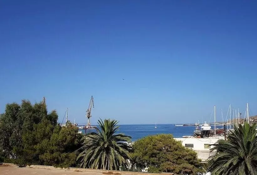 Pensió Ermis Studios