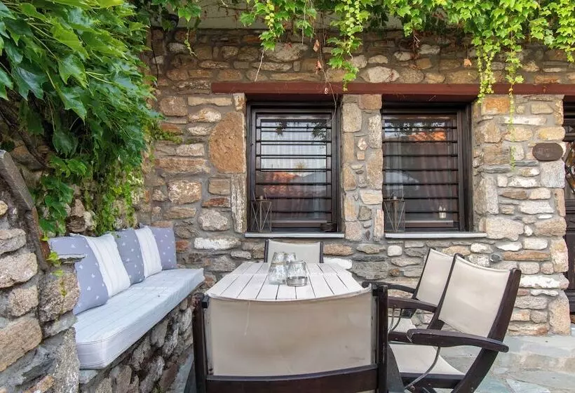 Majatalo Oreiades Guesthouse