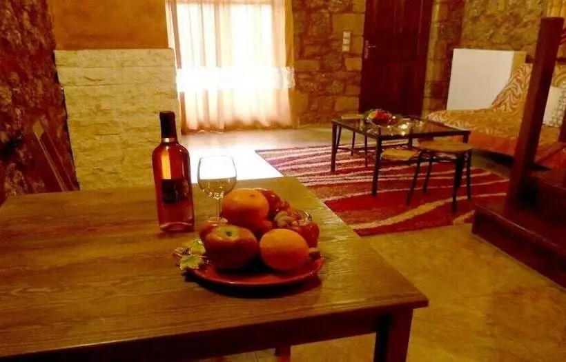 Majatalo Paliokastro Guesthouse