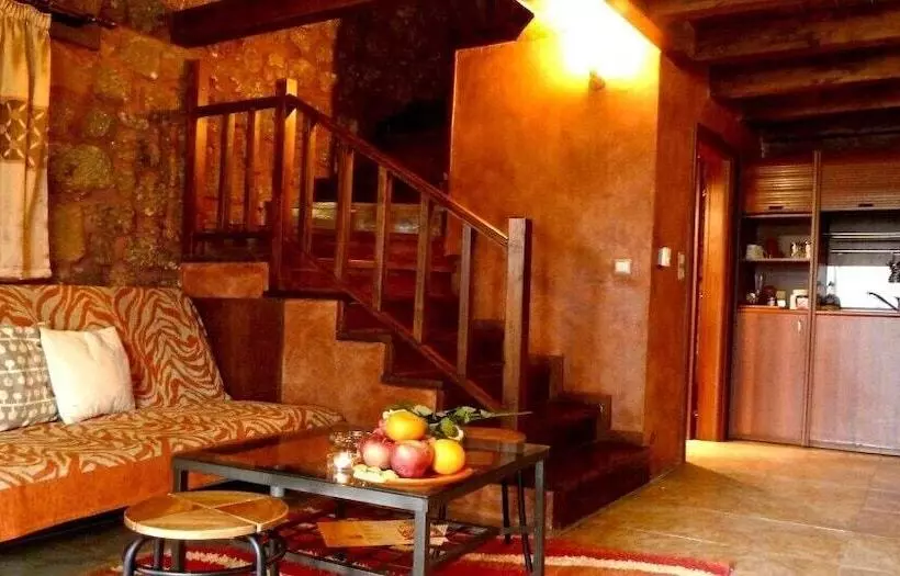 Majatalo Paliokastro Guesthouse