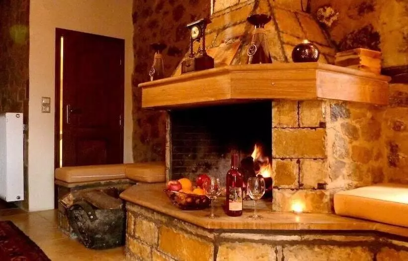 Majatalo Paliokastro Guesthouse