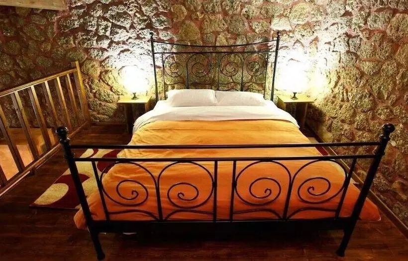 Majatalo Paliokastro Guesthouse