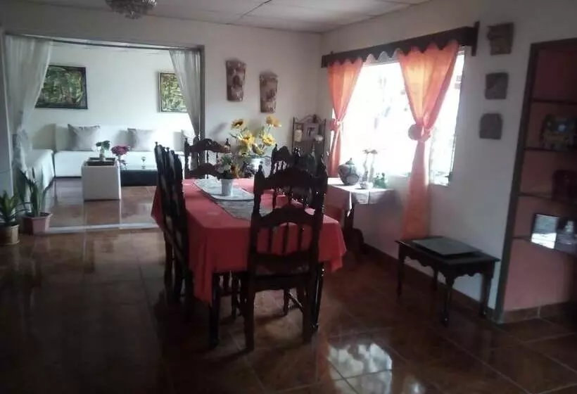 پانسیون Patio De Joan