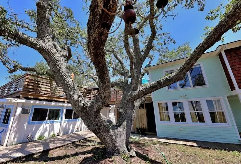 Majatalo Riverside Inn And Cottages