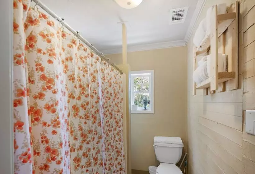 Majatalo Riverside Inn And Cottages