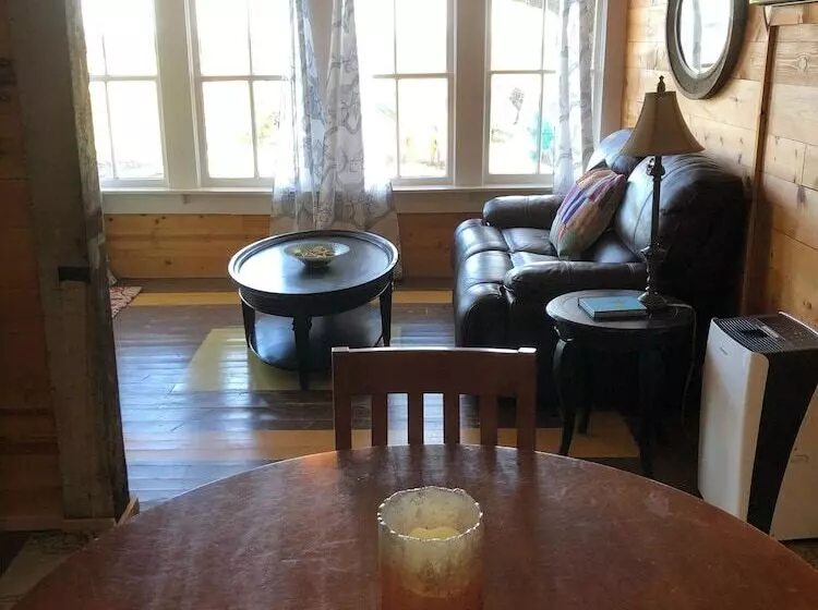 Majatalo Riverside Inn And Cottages