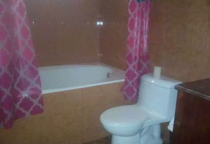 پانسیون Selby Apartment