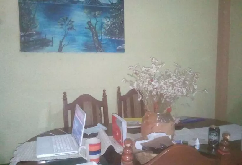 پانسیون Selby Apartment