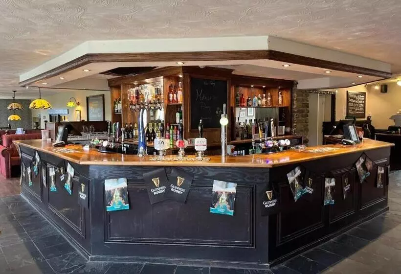 Savoy Country Inn