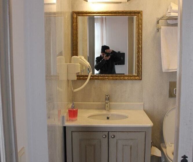 Urla Tarihi Han Otel