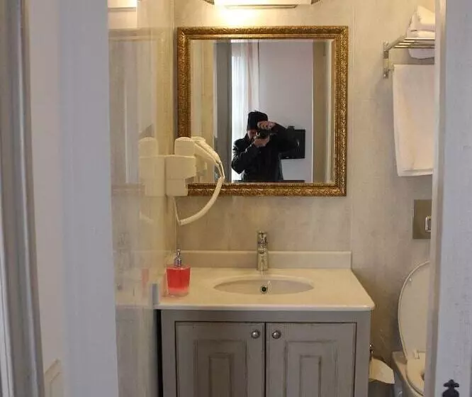 Urla Tarihi Han Otel