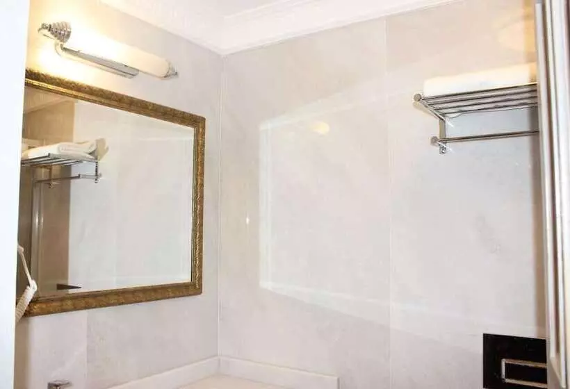 Urla Tarihi Han Otel