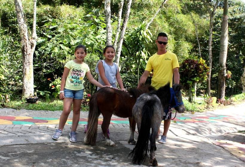 فندق Club Paradise