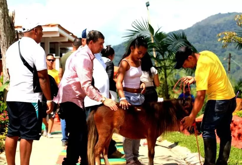 Hotelli Club Paradise