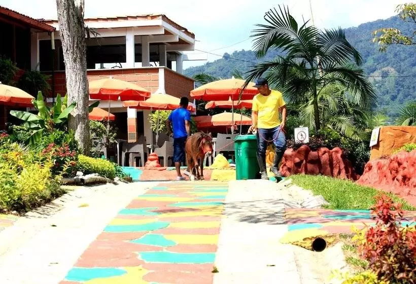 Hotelli Club Paradise