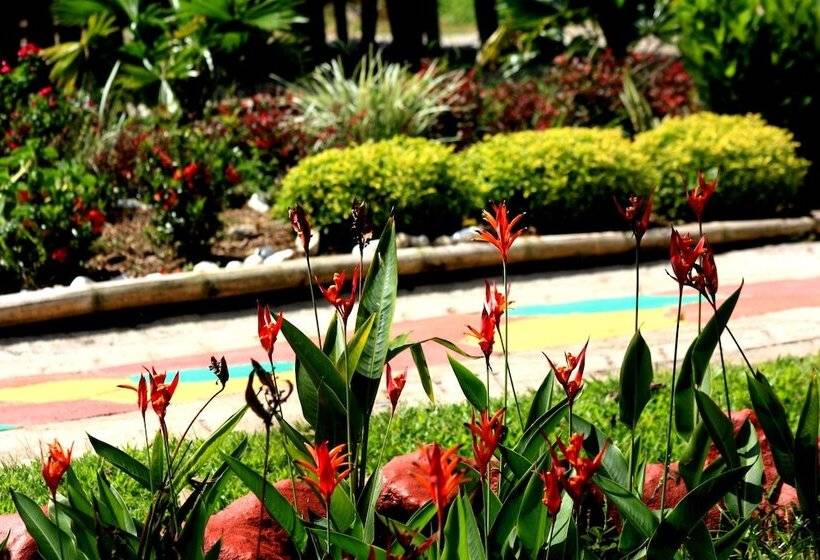 فندق Club Paradise