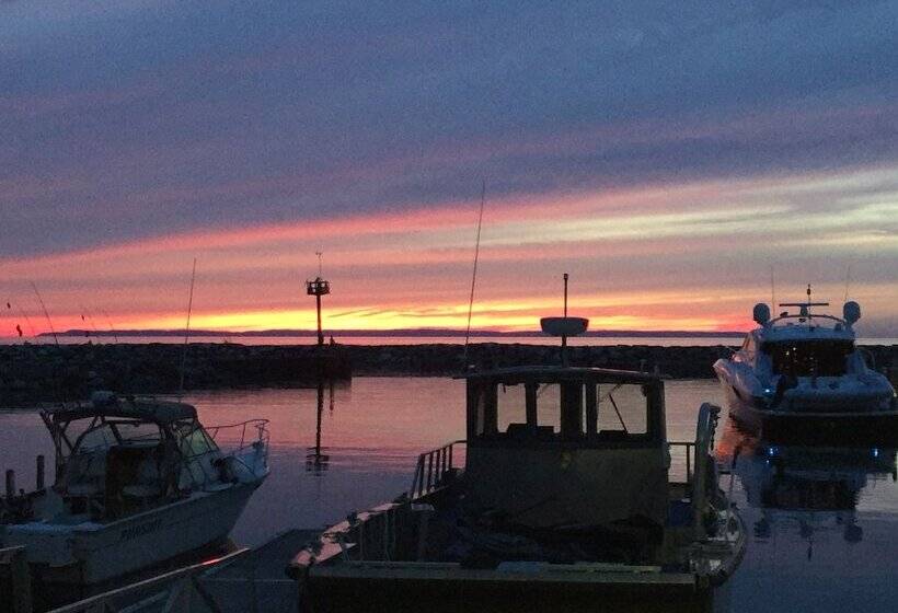 فندق Whaleback Inn