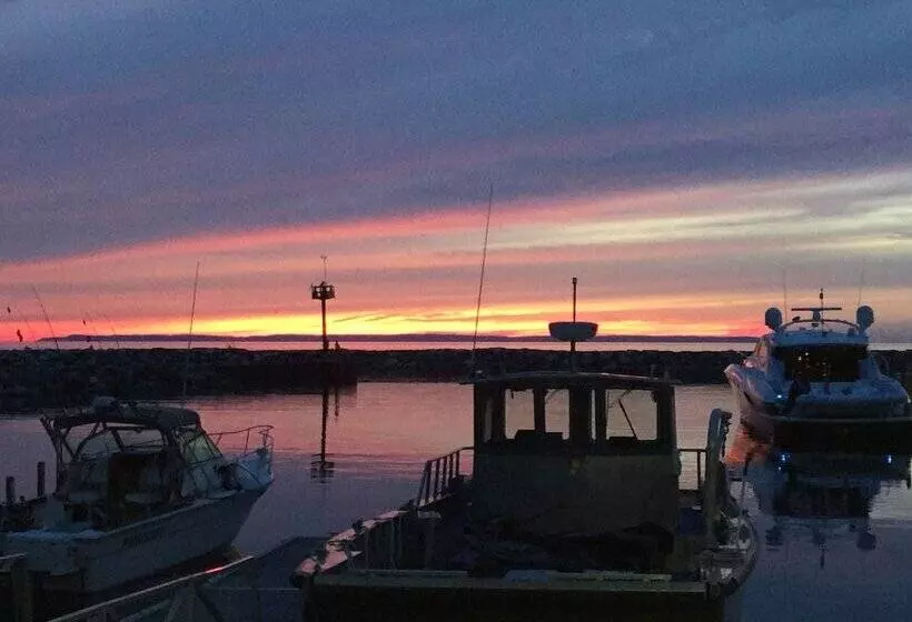 Hotelli Whaleback Inn