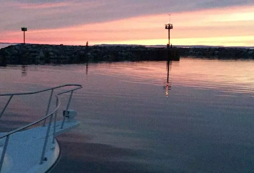 Hotelli Whaleback Inn