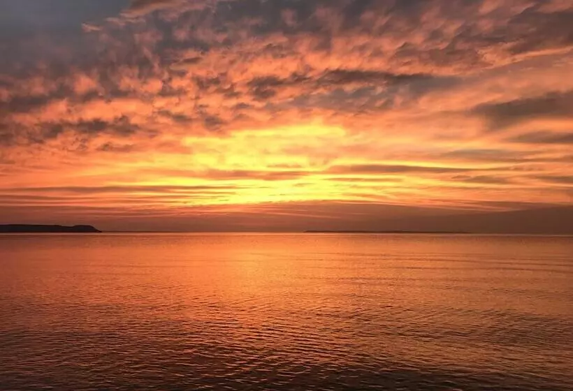 Hotelli Whaleback Inn