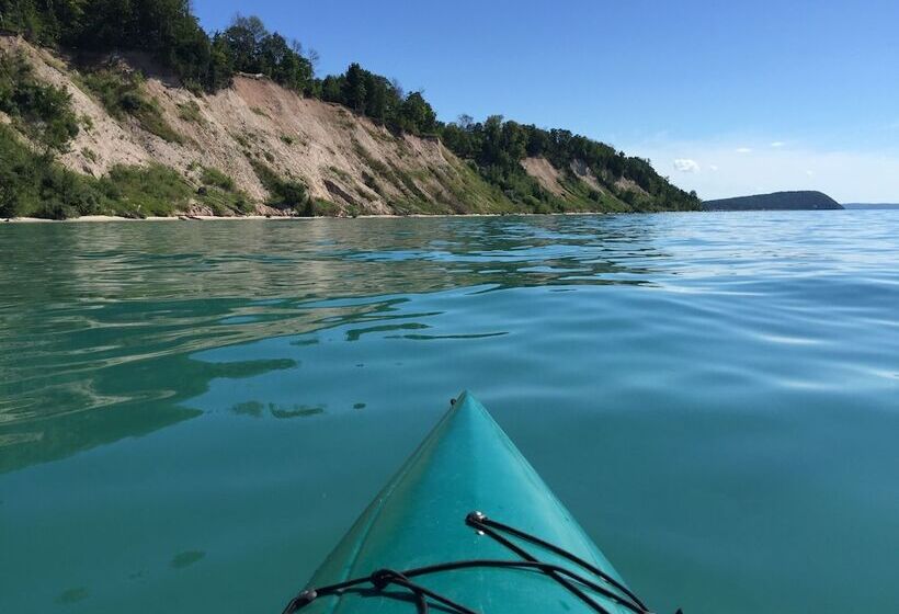 فندق Whaleback Inn