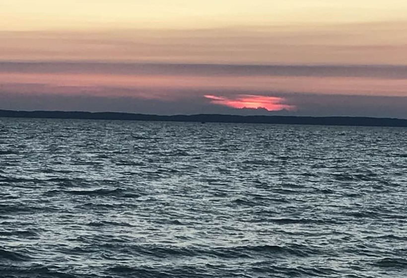 فندق Whaleback Inn