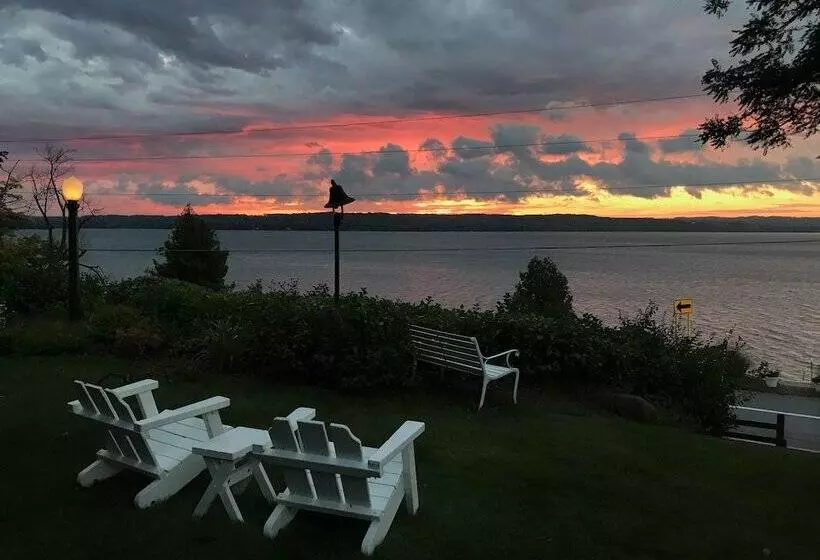 Hotelli Whaleback Inn