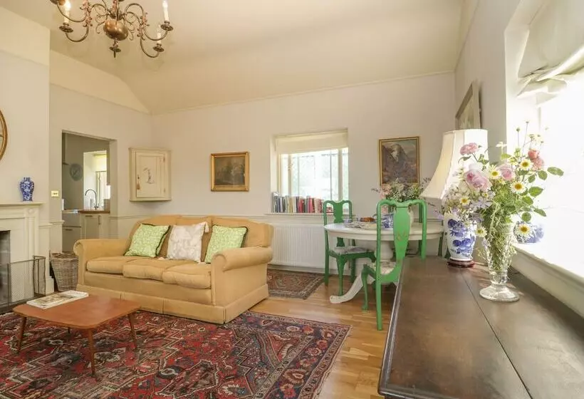 Mappowder Cottage